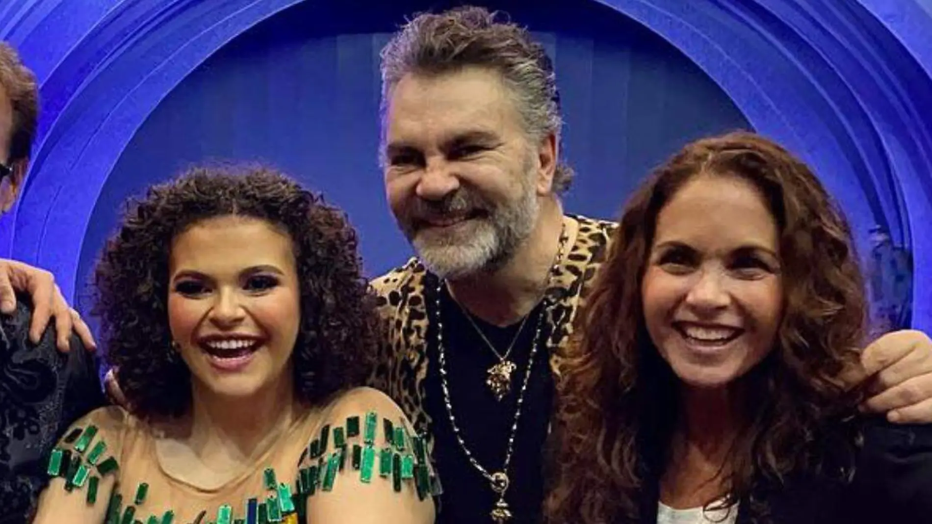 Lucerito Mijares debuta en Europa y sus papás demuestran ser sus fans